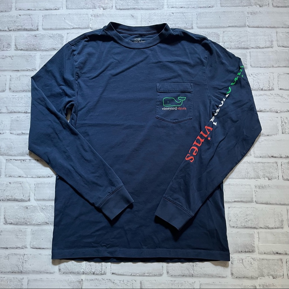 Vineyard Vines long sleeve shirt. Navy St.Patrick’s day edition. Mens size XS.